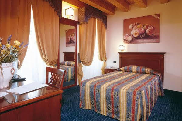 Hotel Villa Dei Carpini Oderzo Buitenkant foto